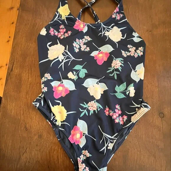 GENTLY USED GIRL'S ROXY BEAUTIFUL FLORAL BATHING SUIT, SIZE 10